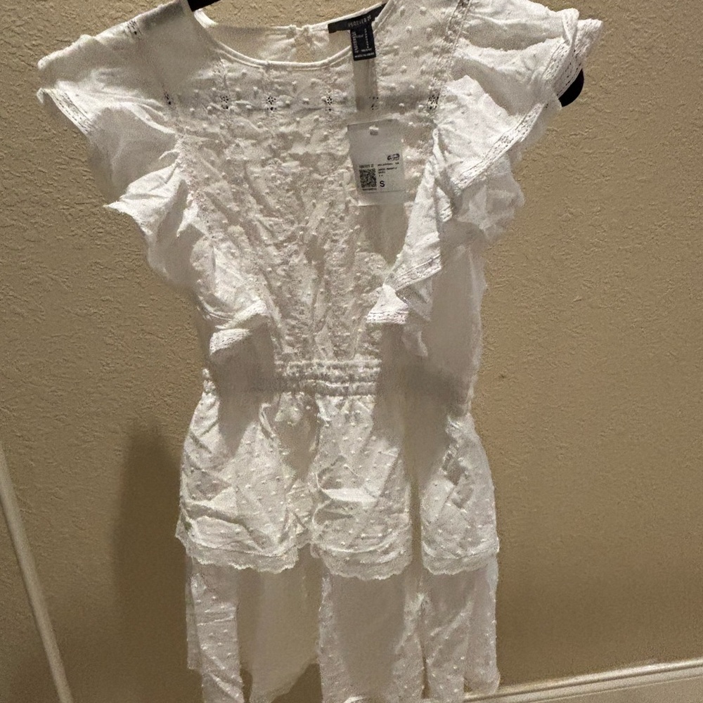 Forever 21 White Ruffled women’s Dress